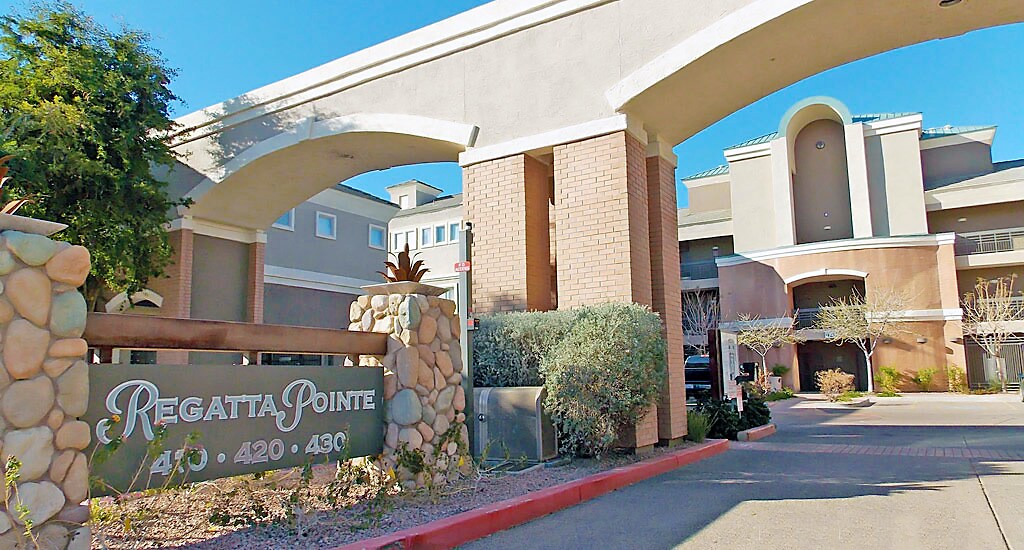 Building Photo - 420 W 1st St