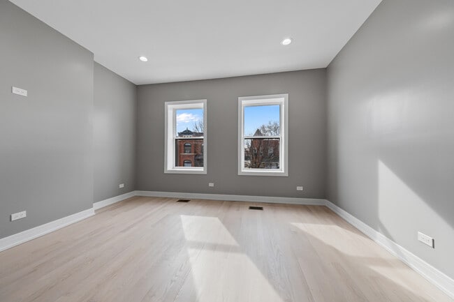 Building Photo - 2816 W Warren Blvd