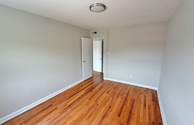 Building Photo - 596 Lowell Ave