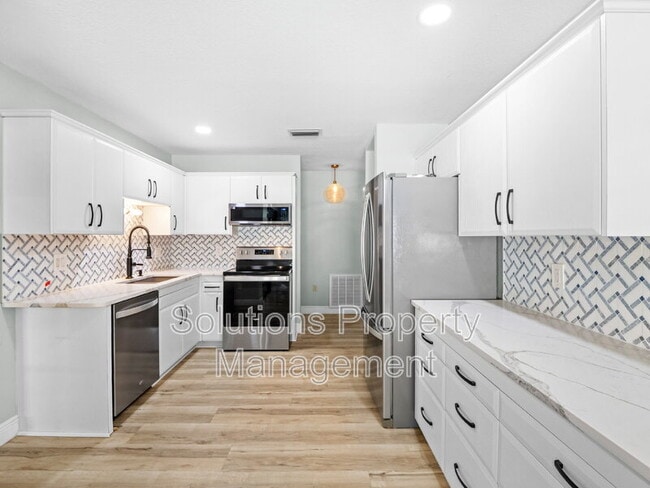Building Photo - 751 Greenwood Manor Cir