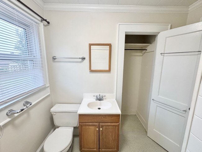 Building Photo - Statesville West - 2BR/1BA