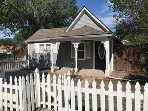 Building Photo - 2 Bed 1 Bath - Fully Renovated - Available...