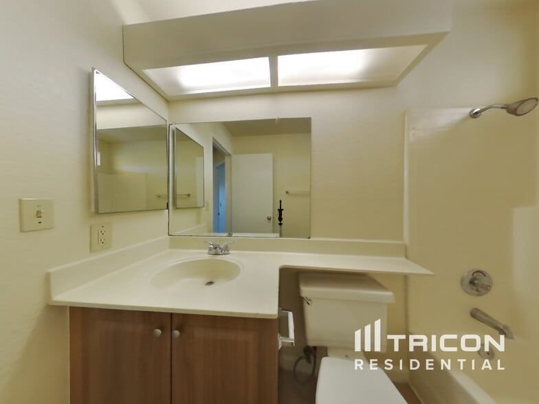 Building Photo - 217 Sunhaven Dr