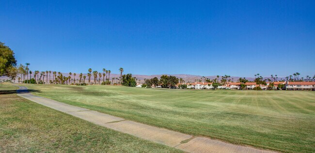 Building Photo - 709 Vista Lago Cir N