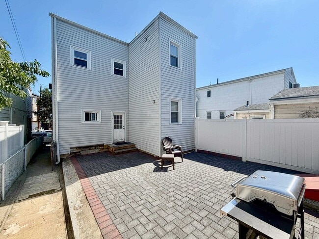 Building Photo - 229 71st St