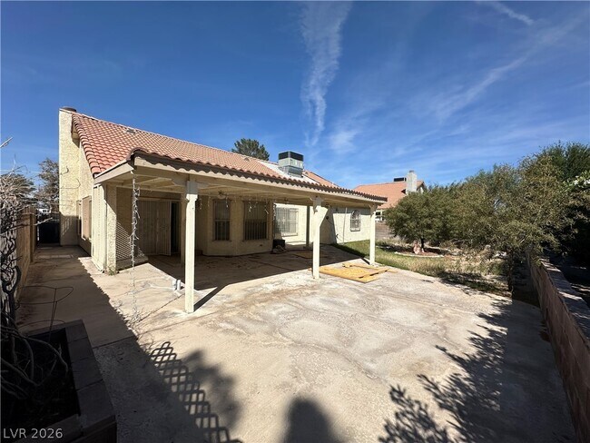 Building Photo - 1585 Rowan Tree Dr