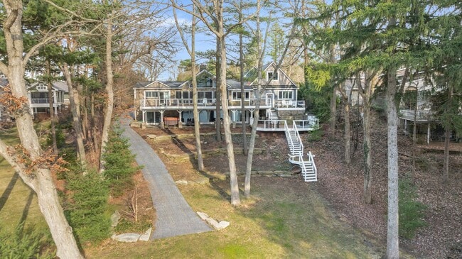 Building Photo - Stunning 5-Bed, 4.5-Bath Custom Home on Du...