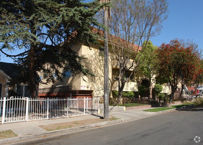 Building Photo - 425 N Hobart Blvd