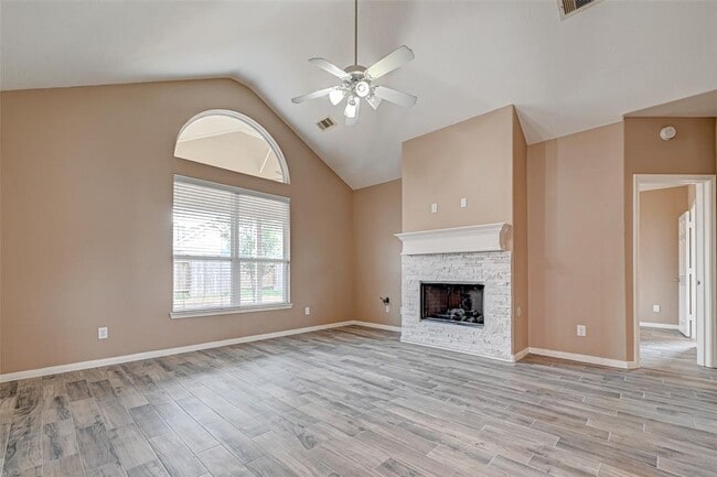 Building Photo - 16942 Langham Crossing Ln