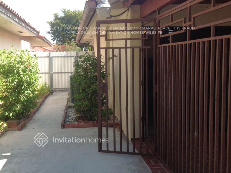 Building Photo - 15620 SW 57th St