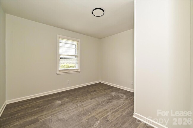 Building Photo - 1640 Eaves Rd