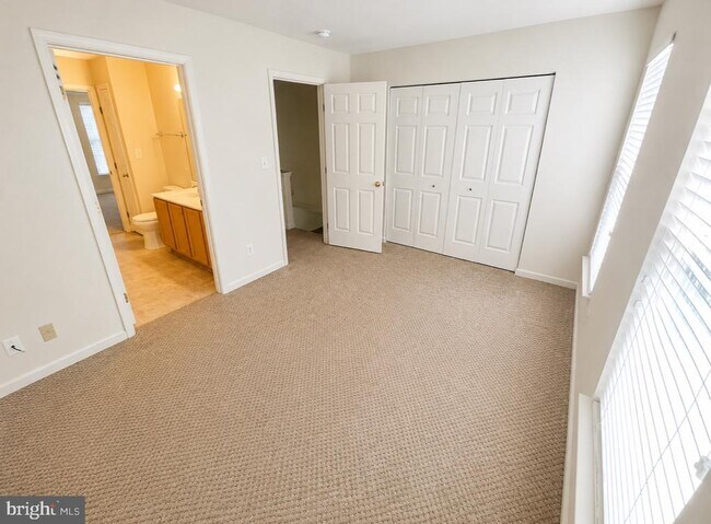 Building Photo - 6731 Stone Maple Terrace