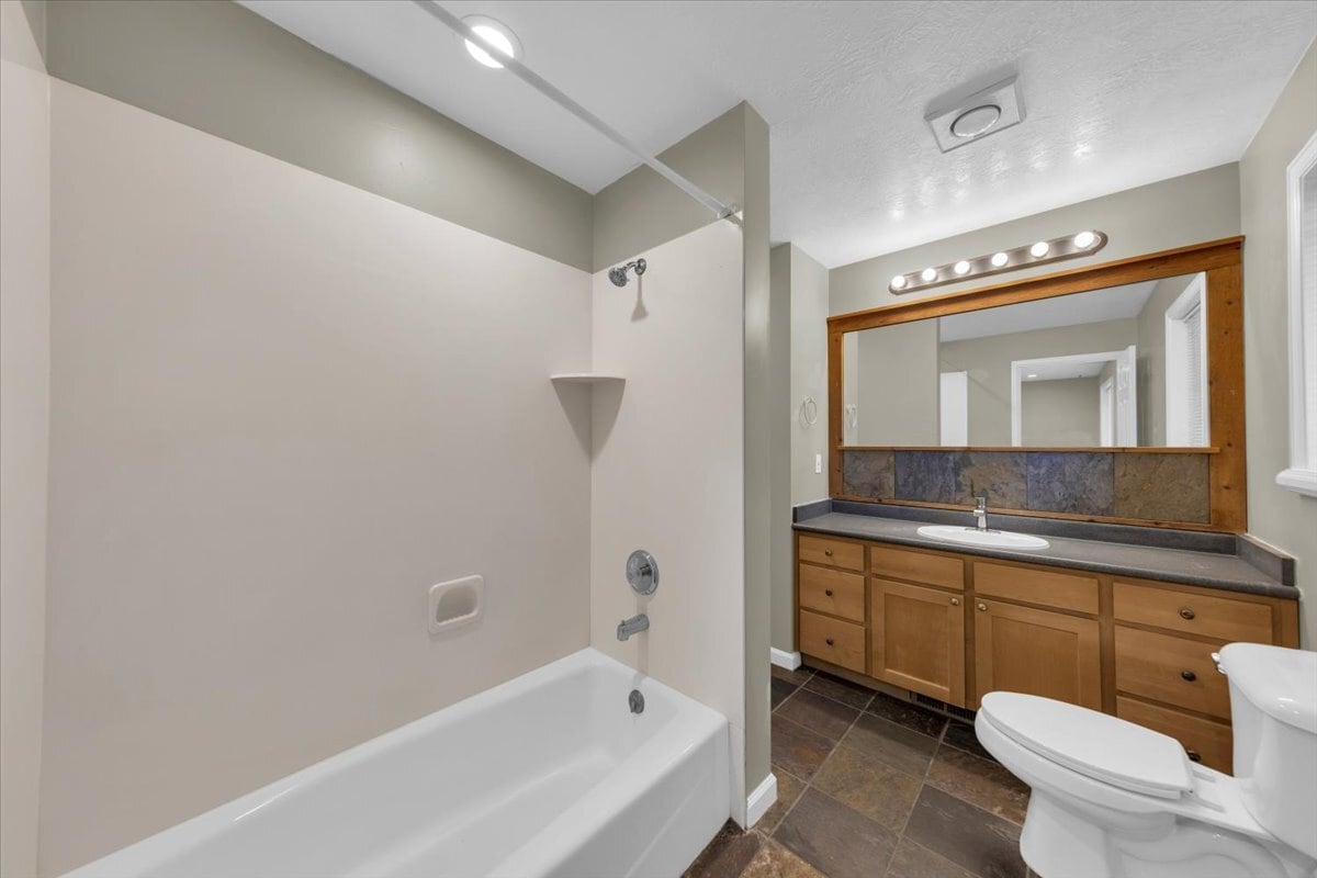 Building Photo - 685 E Union Pines Ct