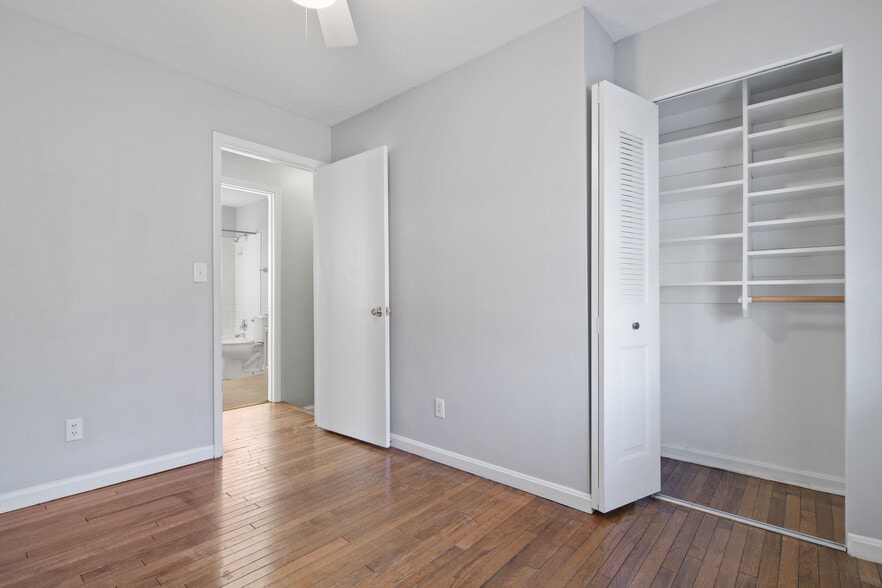 Building Photo - 402 W Hill St