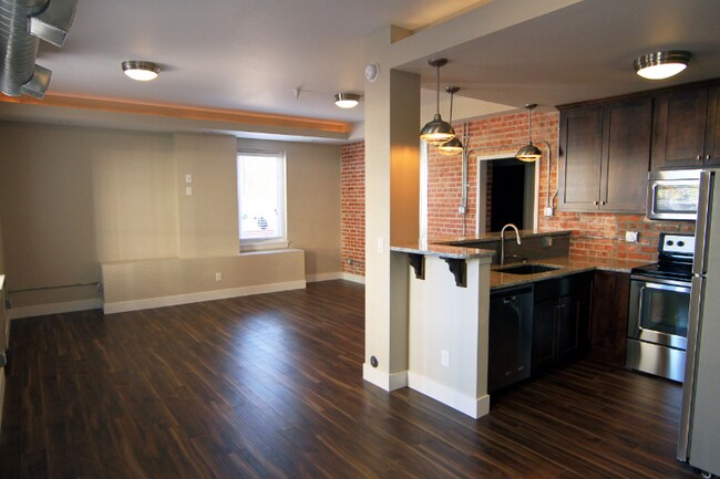 Building Photo - 623 S Wolcott St