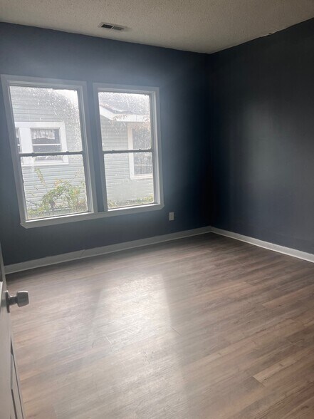 Building Photo - 729 23rd St SW