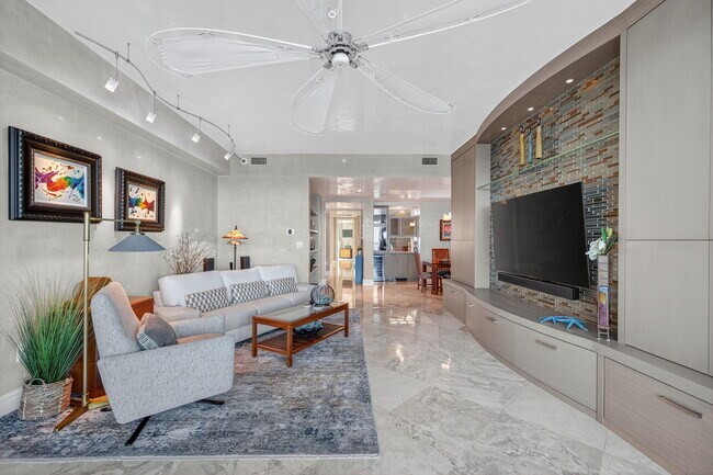 Building Photo - 1600 S Ocean Blvd