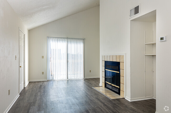2BR, 1BA - 950SF Livingroom - Williamsburg Square