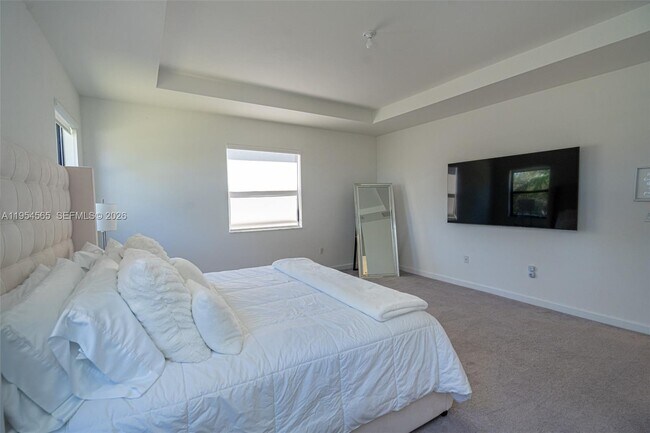 Building Photo - 139 NE 27th Terrace