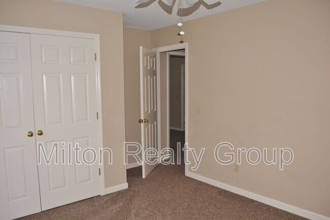 Building Photo - 302 Killigrey St
