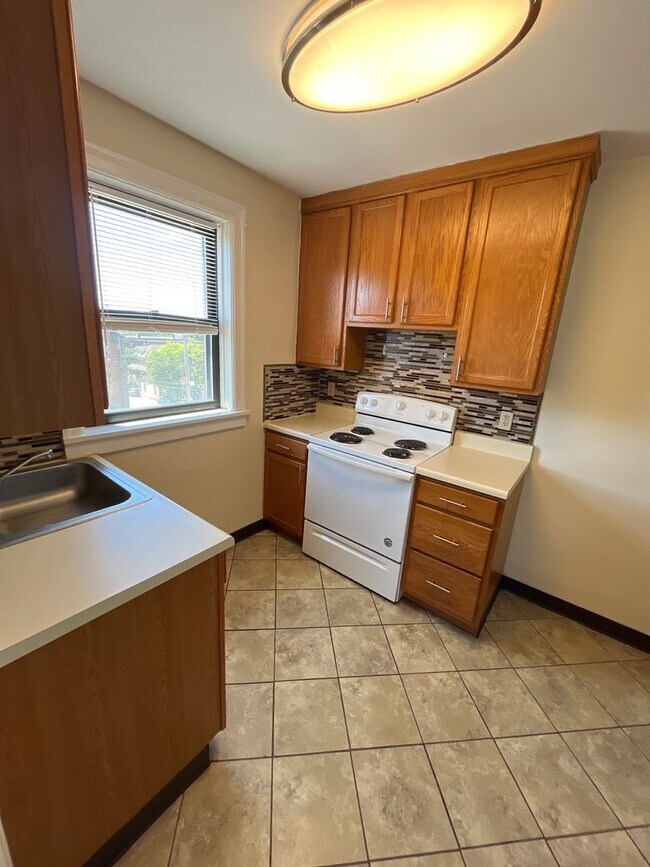 Interior Photo - Hobart/Wightman Apartments