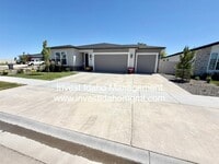 Building Photo - A Home You'll Fall in Love With