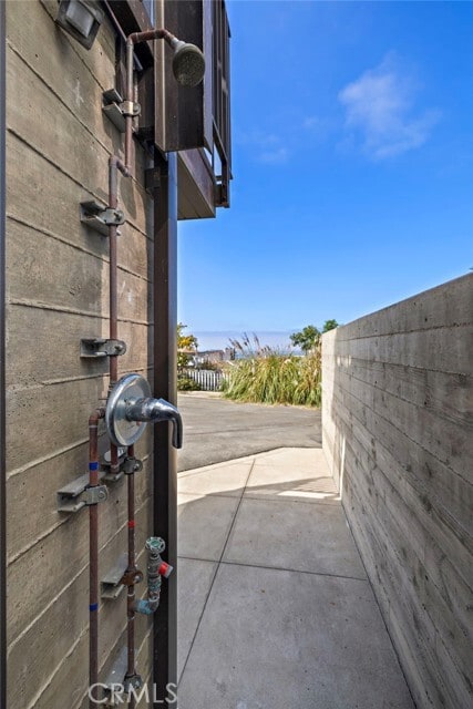 Building Photo - 2699 Solana Way
