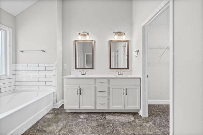 Building Photo - Pet Friendly Four Bedroom!