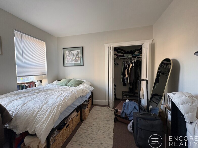 Building Photo - 822 Beacon St