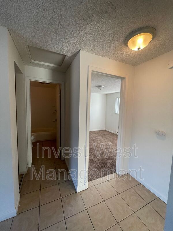 Building Photo - 944-933 33rd Ave