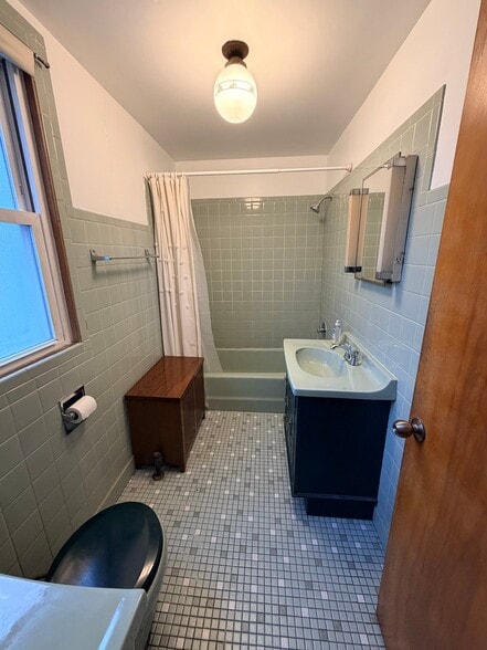 Building Photo - 1314 121st St