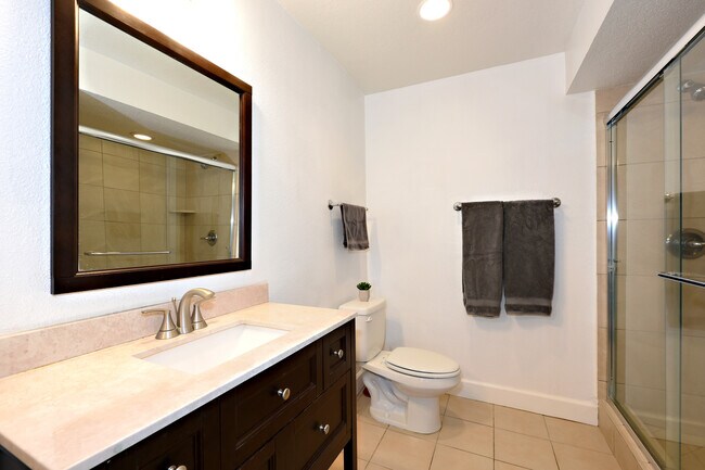 Building Photo - 1633 S Bentley Ave