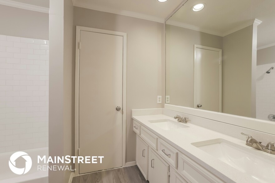 Building Photo - 1335 Westgreen Blvd