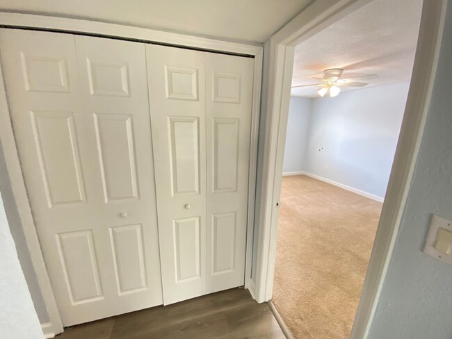 Building Photo - Spacious 3 bedroom, 2 bathroom Condo Locat...