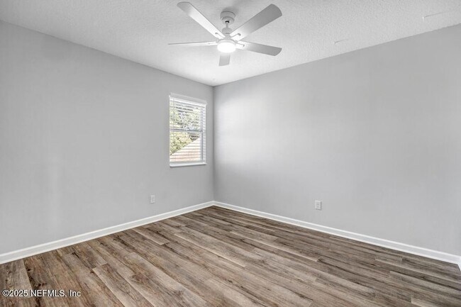 Building Photo - 104 Clam Bake Ct