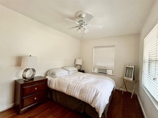 Building Photo - 2021 Southgate Blvd