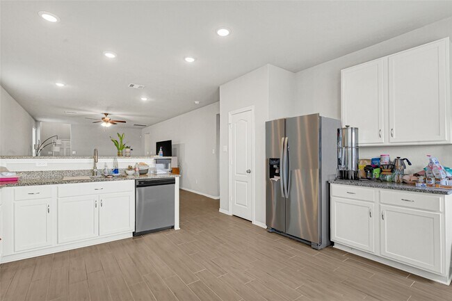 Building Photo - 25452 Northpark Lake Dr