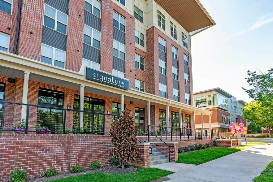 Signature-1505-Off-Campus-Apartments-Near-NC-State-University-Exterior-Building - Signature 1505