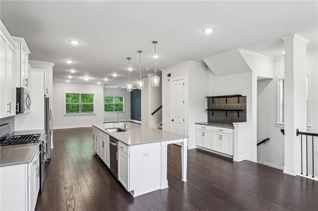Building Photo - 687 Avondale Creek Dr.