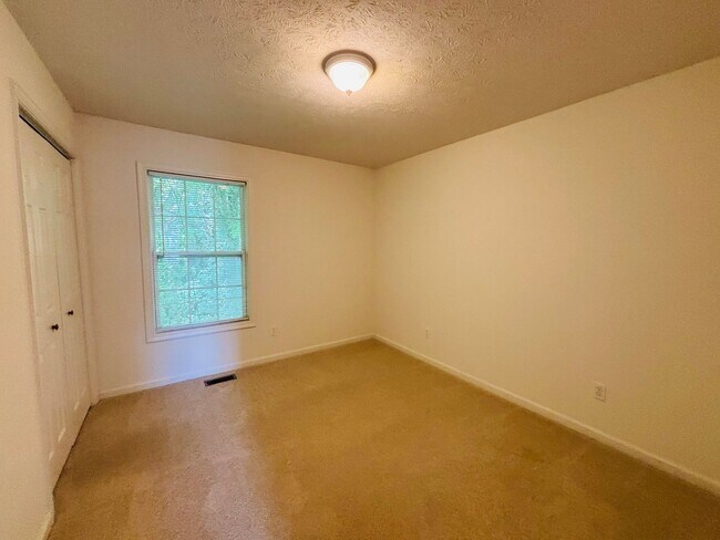 Building Photo - 65 Station Ln NE