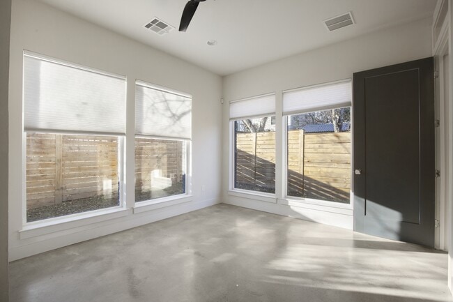 Building Photo - 1708 Perez St