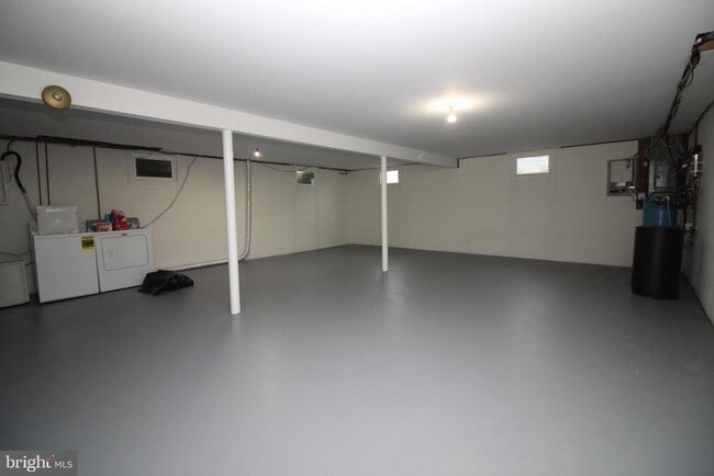Building Photo - 336 Cowpath Rd