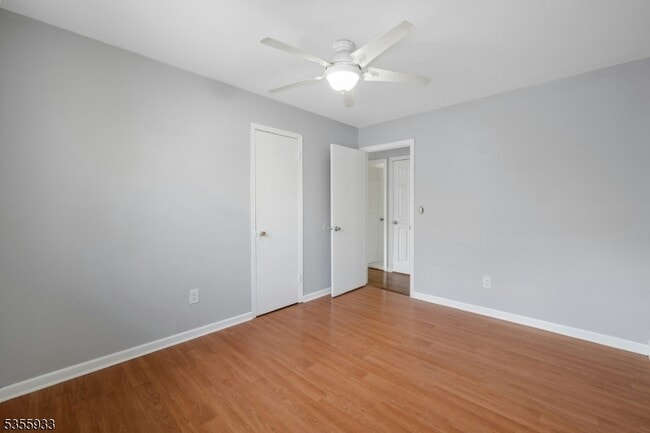Building Photo - 238 Lakewood Dr