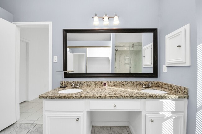 Building Photo - 10011 Berry Limb Dr