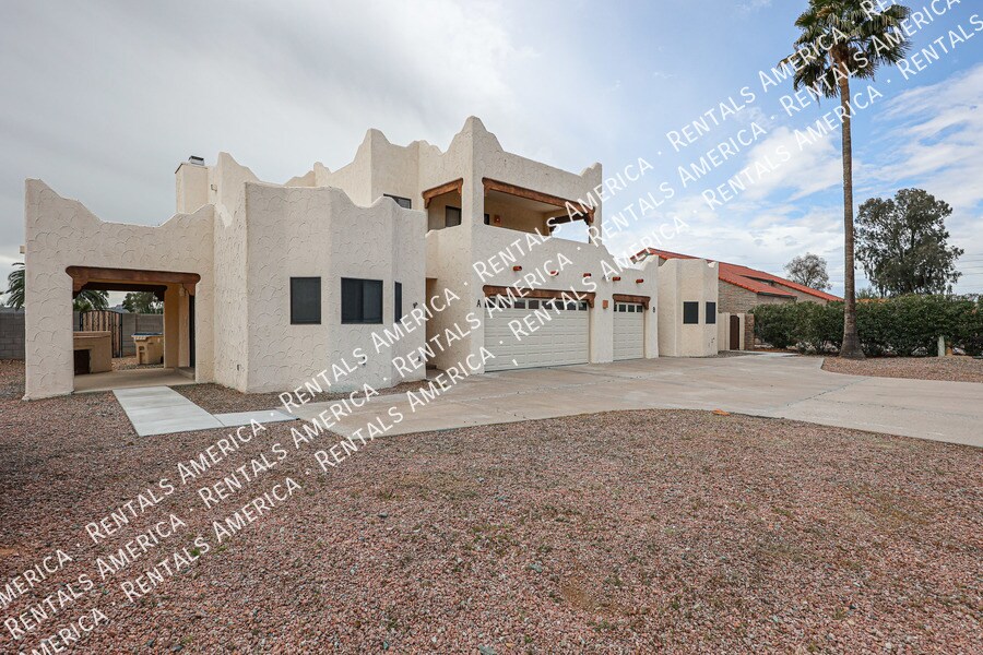 Building Photo - 16927 E Sabinas Dr
