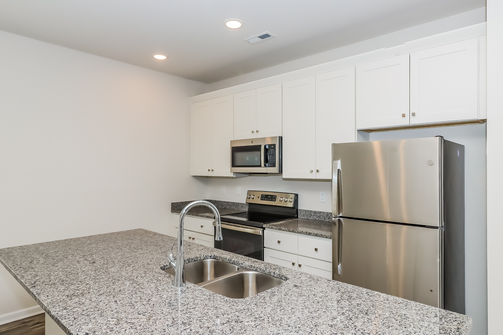 Building Photo - 104 Dogwood Village Trl