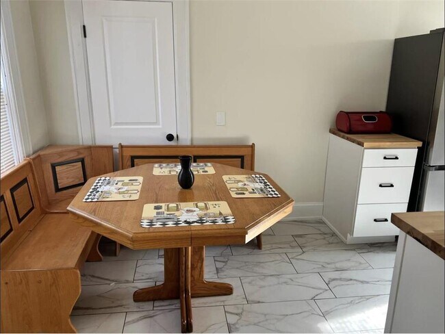 Building Photo - 1211 5th St NE