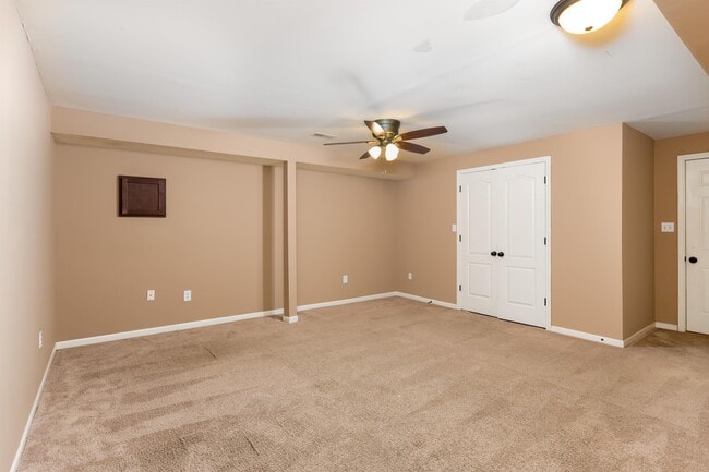 Building Photo - 1305 E Omaha Ct