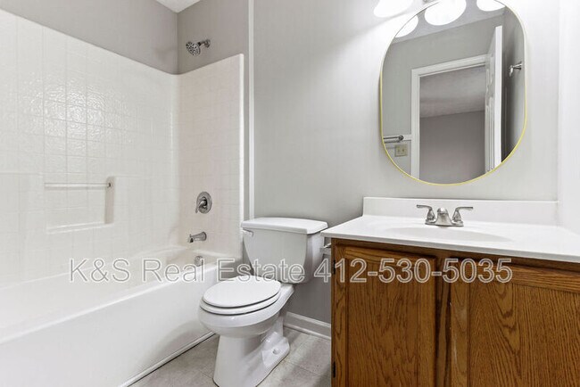 Building Photo - 122 Manor View Dr