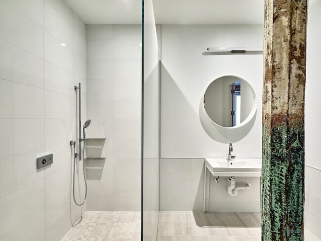 Building Photo - 520 State Rd